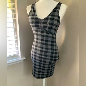 “Liz & Sara” plaid grey dress